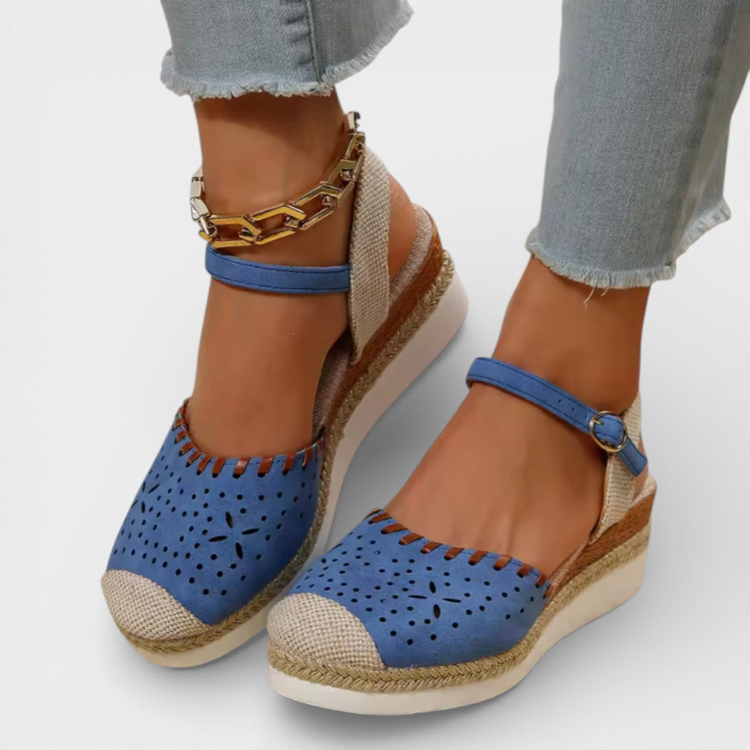 Espadrilles compensées perforées à bout fermé Nelvoire — coloris bleu