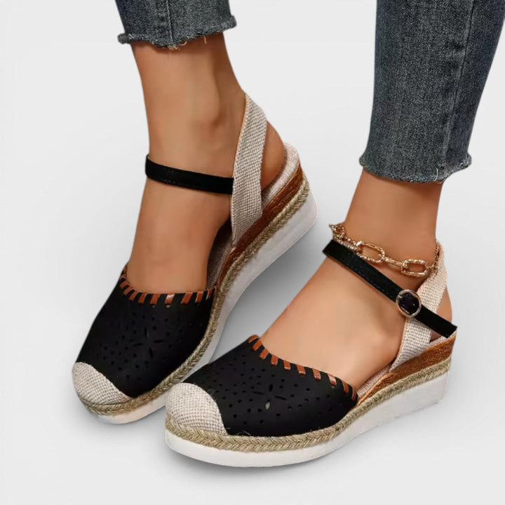 Espadrilles compensées perforées à bout fermé Nelvoire — coloris noir