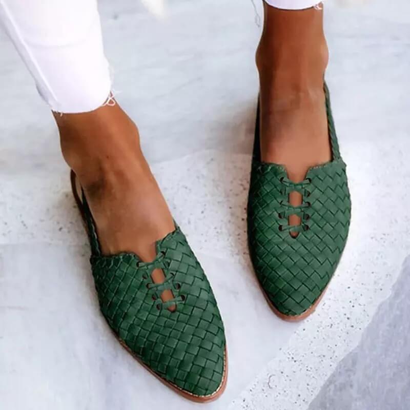 Mules plates tressées à bout pointu et laçage Nelvoire — coloris vert