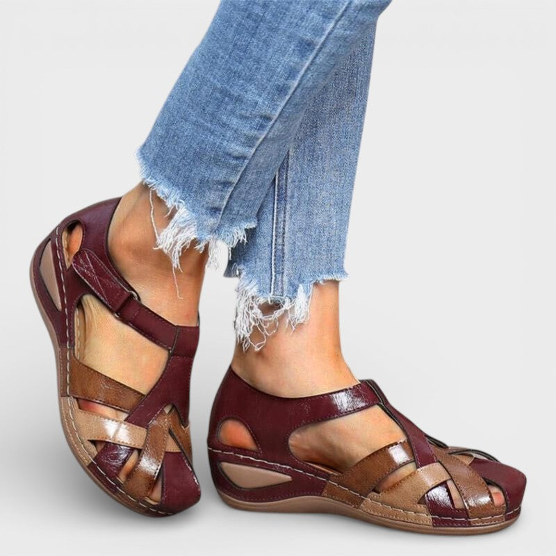 Sandales multicolores à brides croisées Nelvoire — coloris rouge