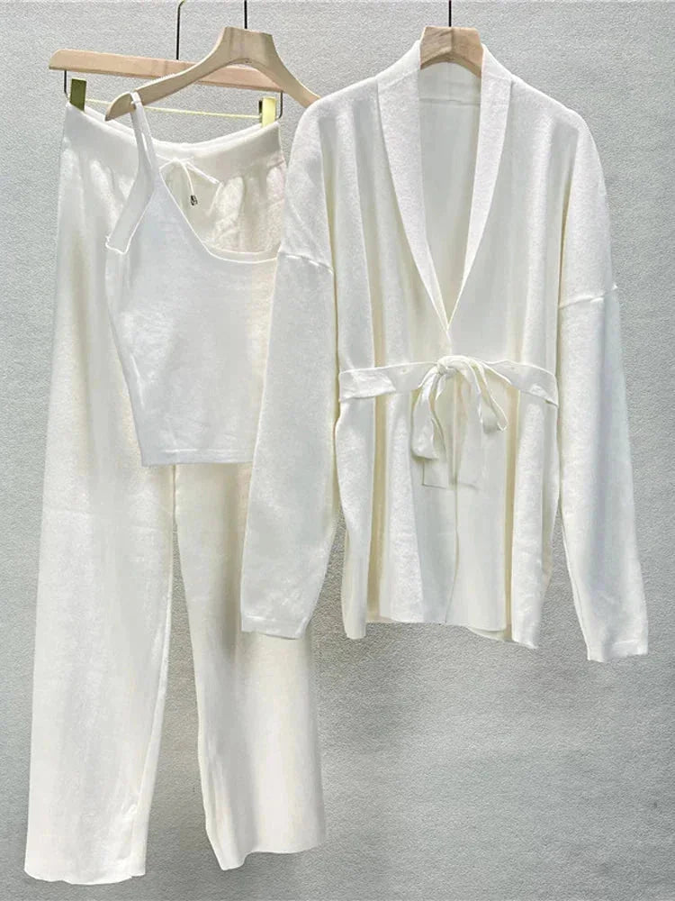 Ensemble gilet ceinturé et pantalon en maille Nelvoire — coloris blanc