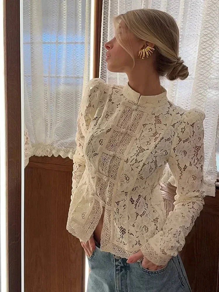 Blouse en dentelle col montant Nelvoire — Naëlle, collection femme