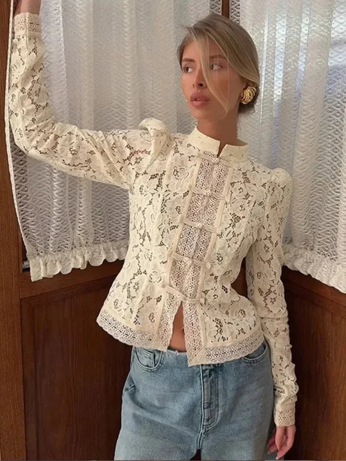 Blouse en dentelle col montant Nelvoire — vue 2