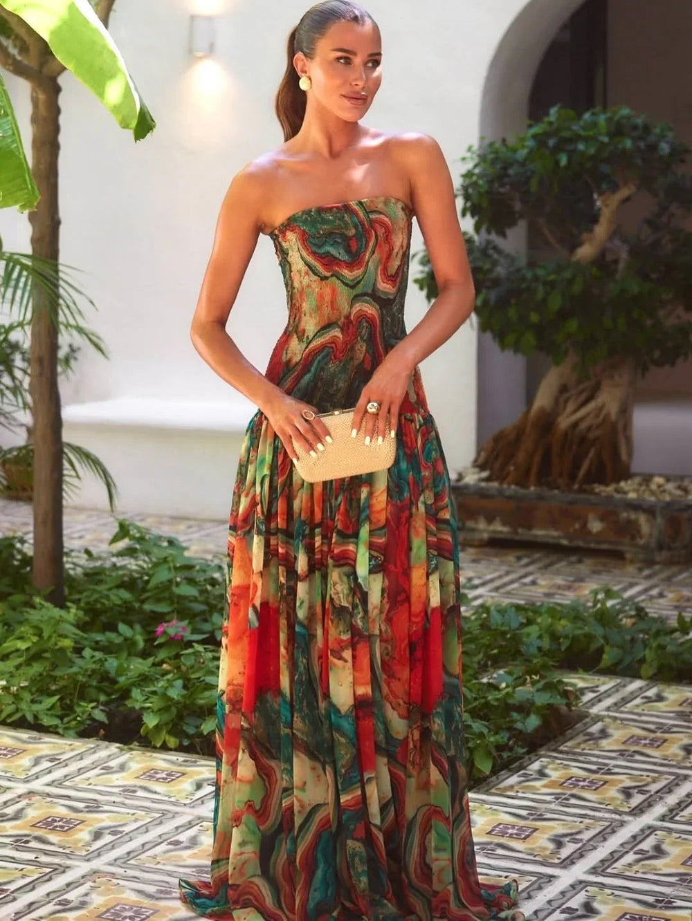 Robe longue buste dénudé à imprimé multicolore Nelvoire — vue 2
