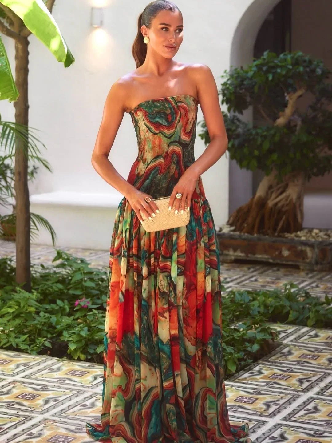 Robe longue buste dénudé à imprimé multicolore Nelvoire — vue 2